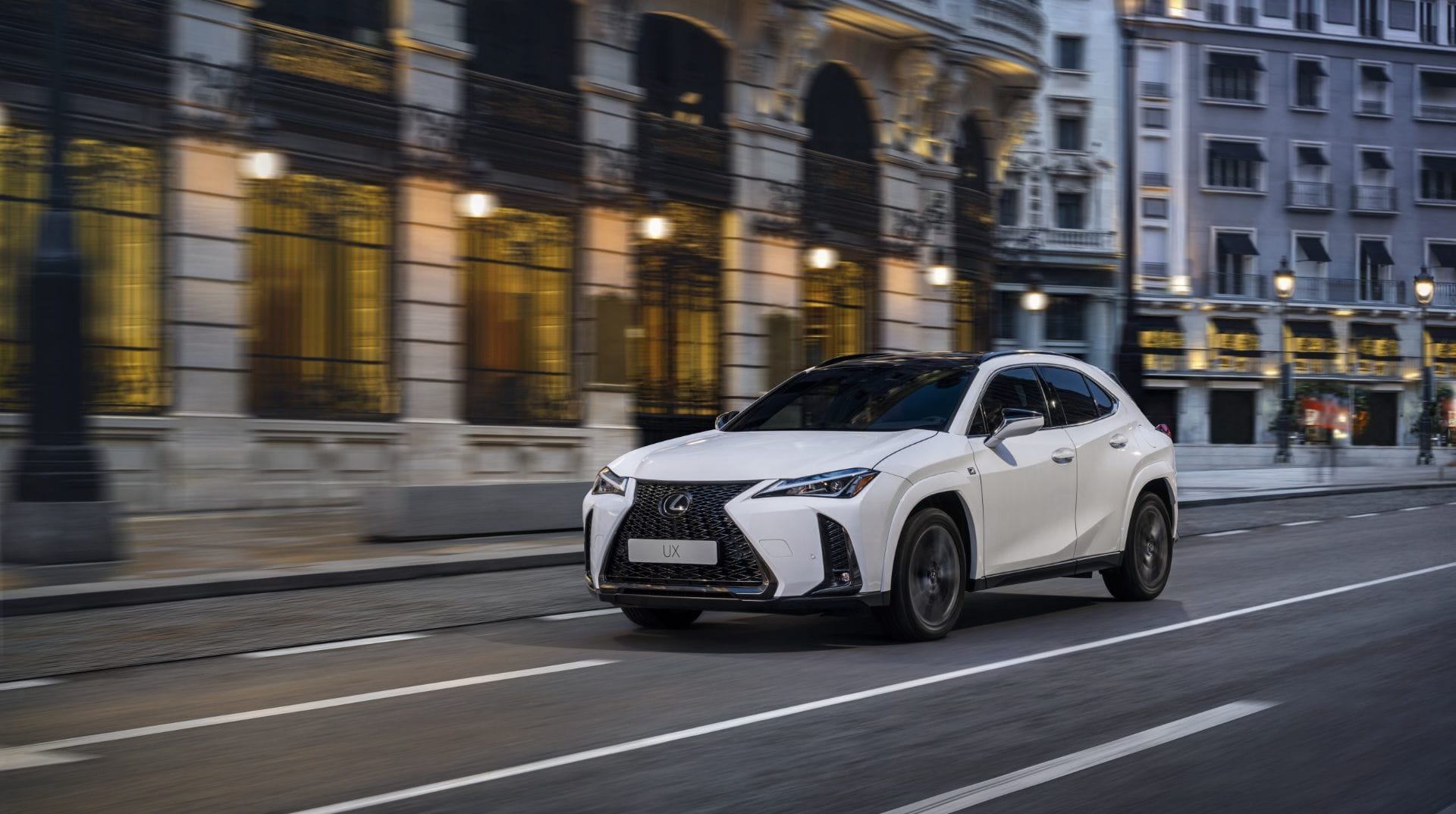 2024_lexus_uxh_fsport_016_highres-scaled1727381849897